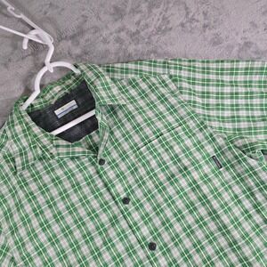 Columbia‎ Plaid Button Up Short Sleeve Hiking Shirt Outdoors Medium
